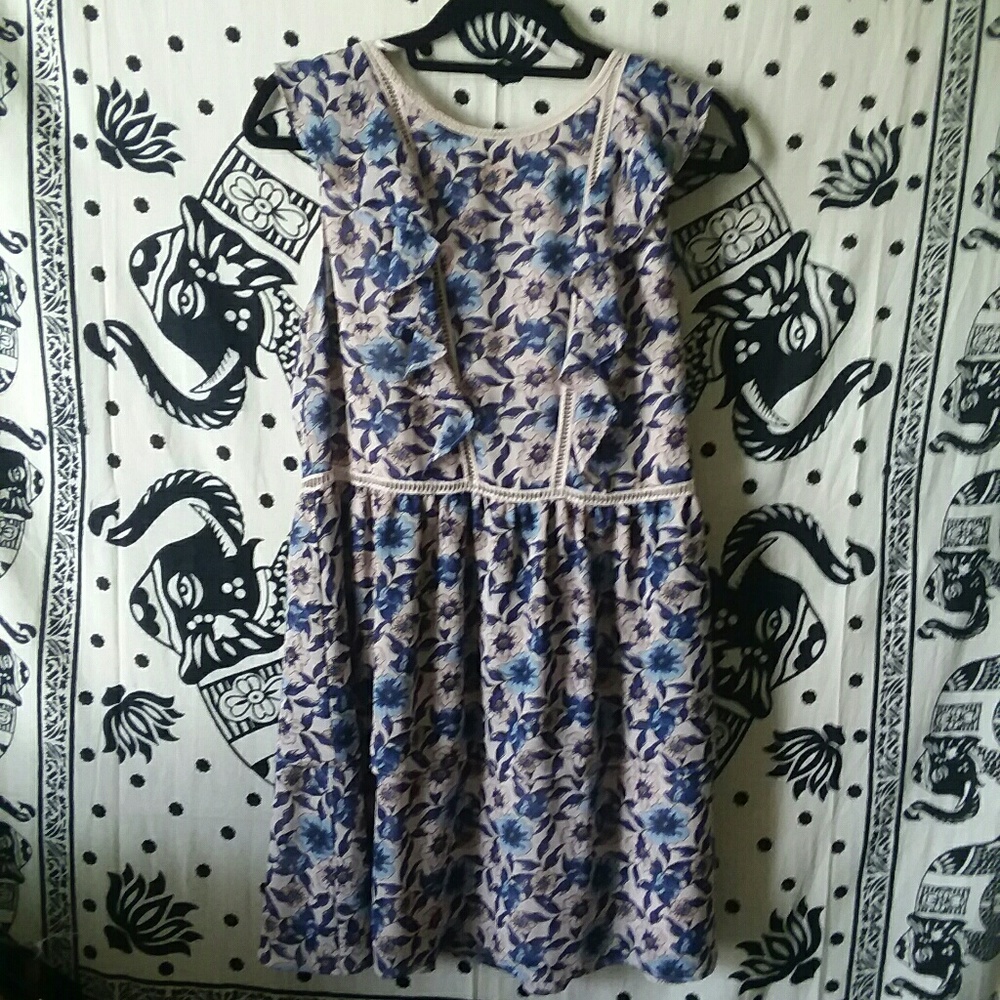 Sleeveless floral dress