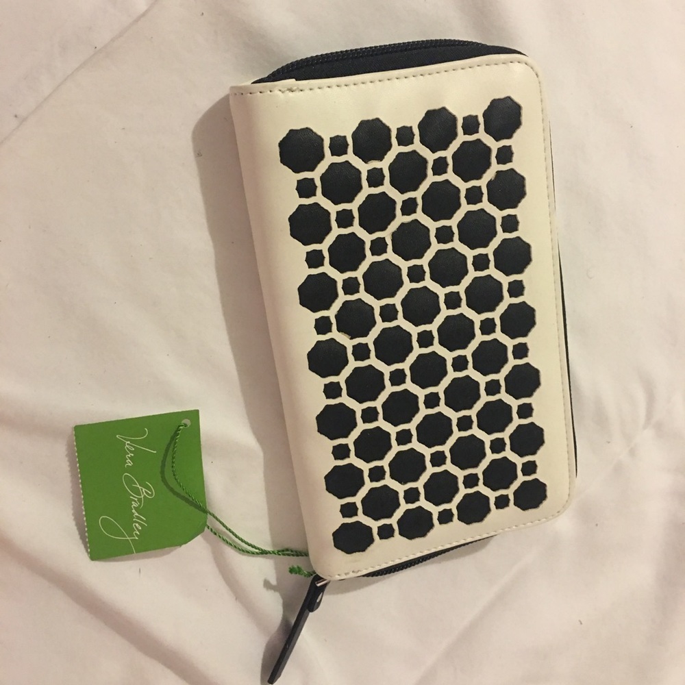 Bnwt Vera Bradley zip around wallet