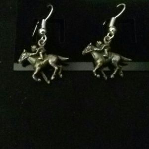 Earrings and pendent silver 925/ steeplechasers.