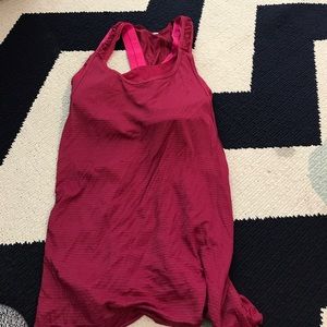 Lululemon running top