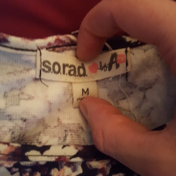 Floral Pattern Crop Top - Picture 3 of 3