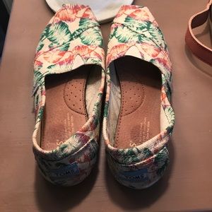 Leaf print Toms