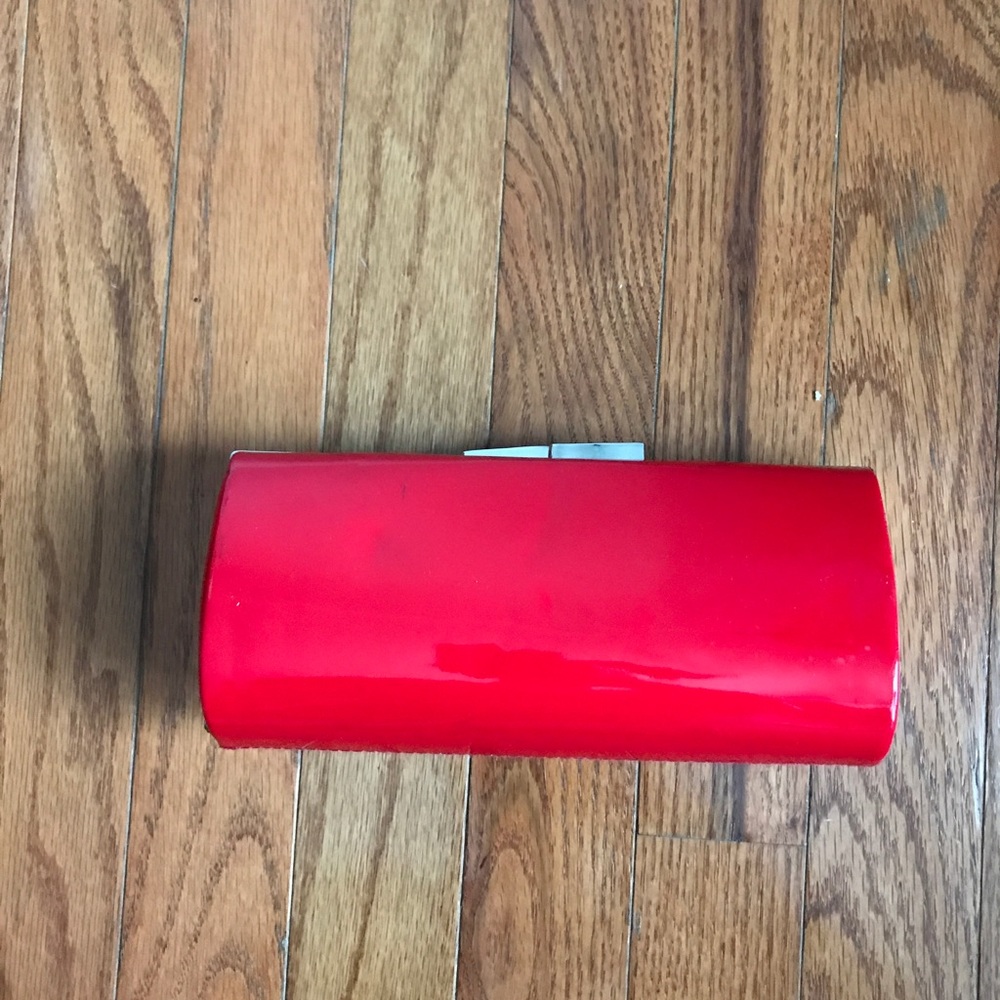 Red clutch