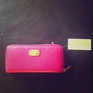 Nwt Michael kors wallet Nwt Michael kors wallet