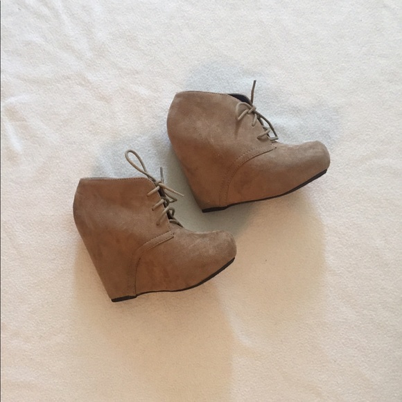 Suede Camel Wedges 🍂 - Picture 1 of 5