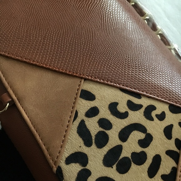 Bebe Leopard Crossbody - Picture 5 of 6
