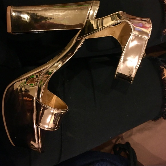 Platform heels - Picture 1 of 4
