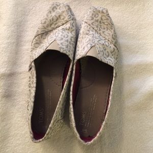 Toms slip ons