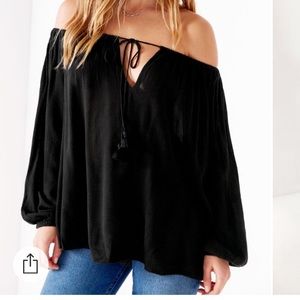 Kimchi Blue Linda flowy off shoulder blouse! Kimchi Blue Linda flowy off shoulder blouse!