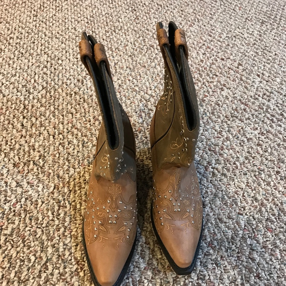 Women's cowboy boots, never worn