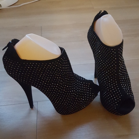 Super cute booties - Picture 1 of 4