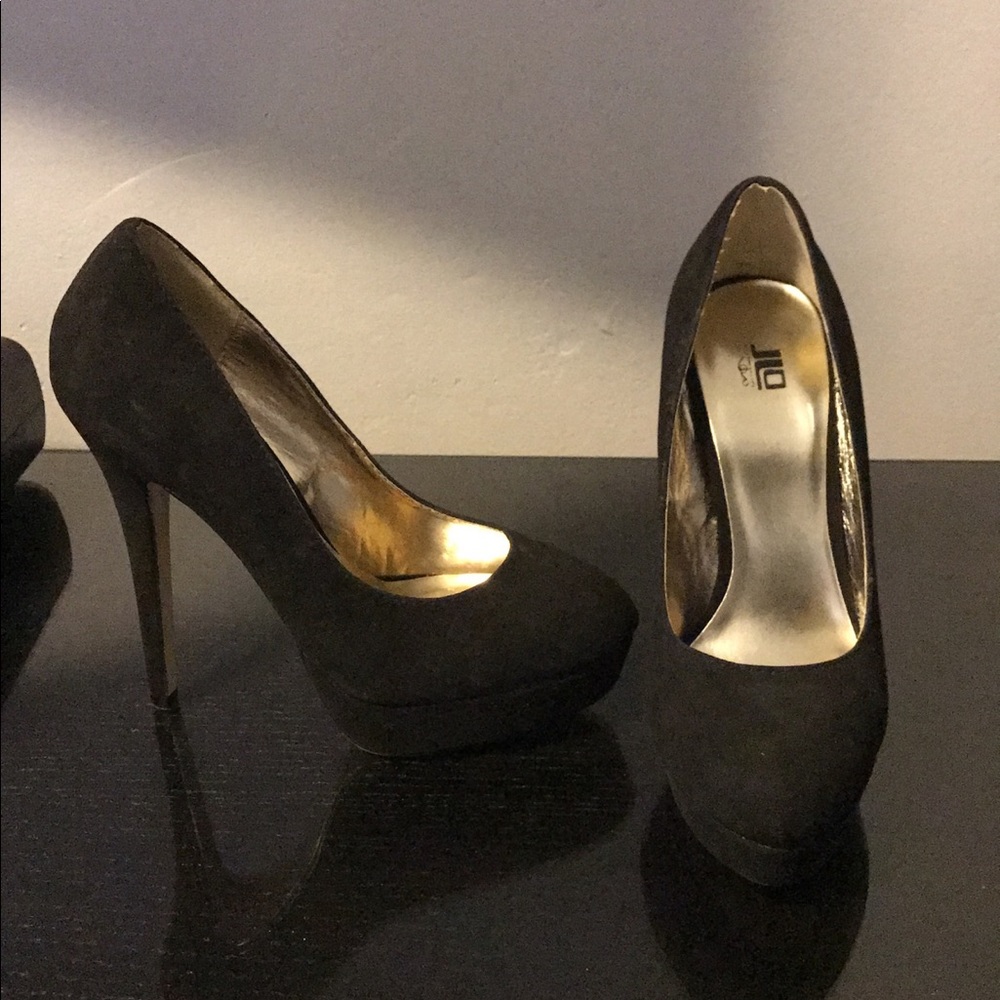 Heels - Picture 2 of 3
