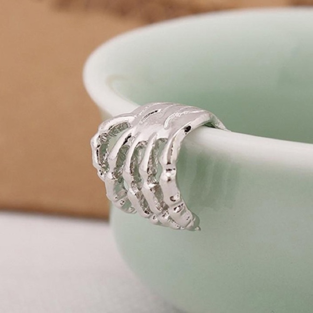 Skeleton ear cuff - Picture 2 of 3