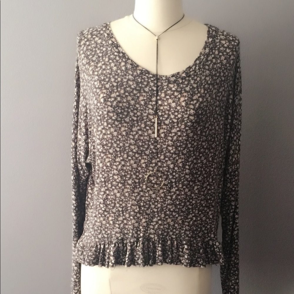 Brandy Melville long sleeved ruffled bottom O/S