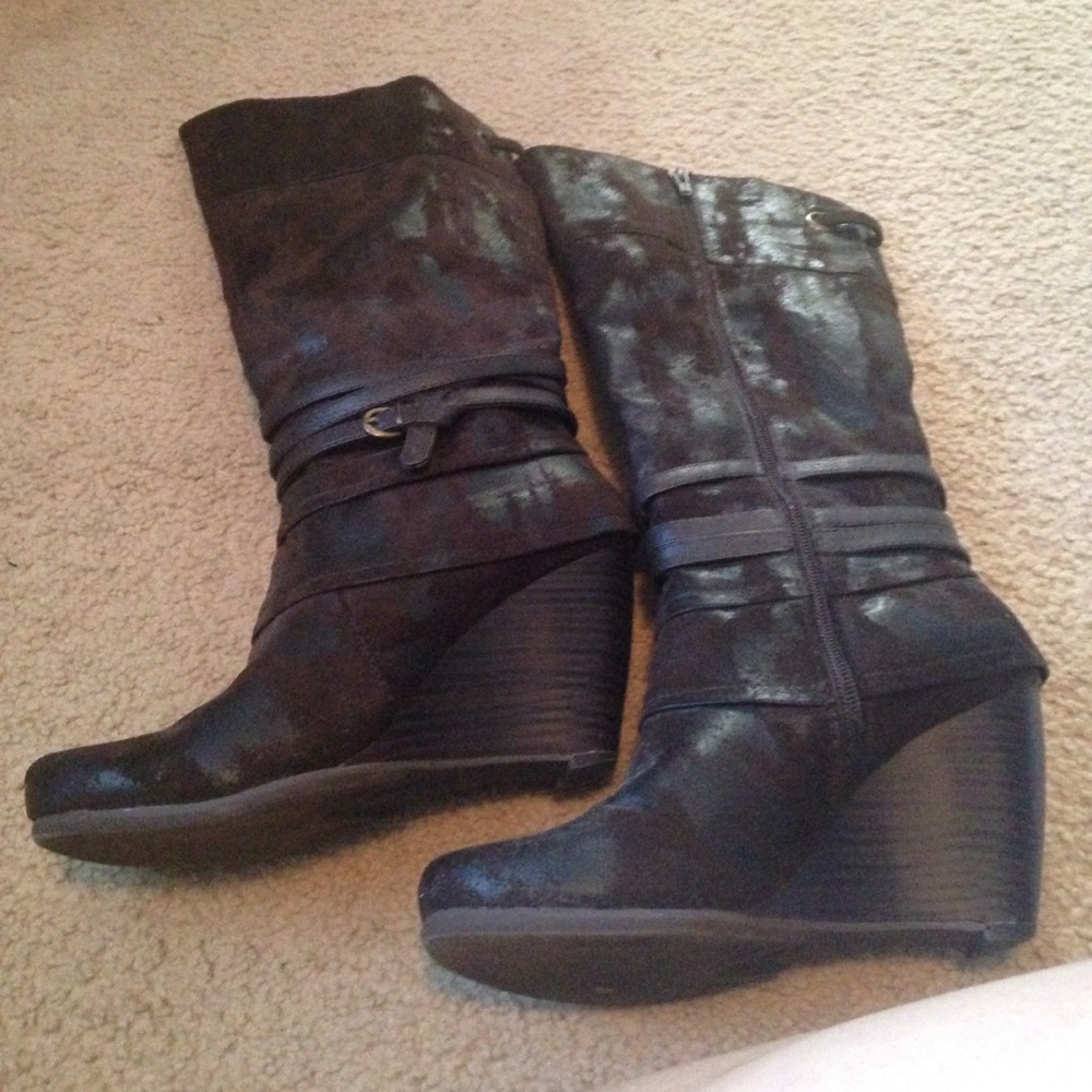 Bare Traps brown suede boots