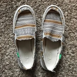 Sanuk sidewalk surfers