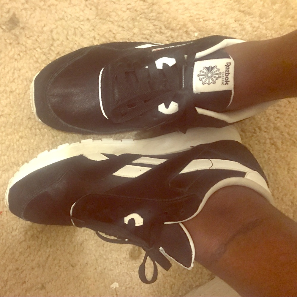 Reebook black & white tennis