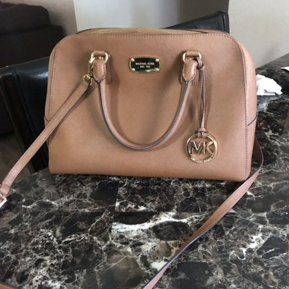 Michael Kors bag - Picture 1 of 3