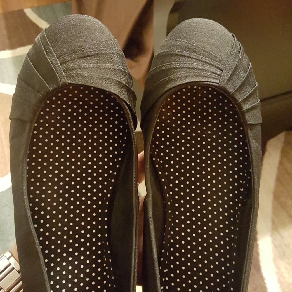 Women's black flats