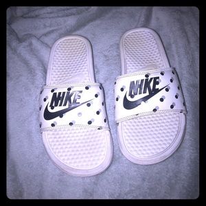 Nike slides Polkadot black and white