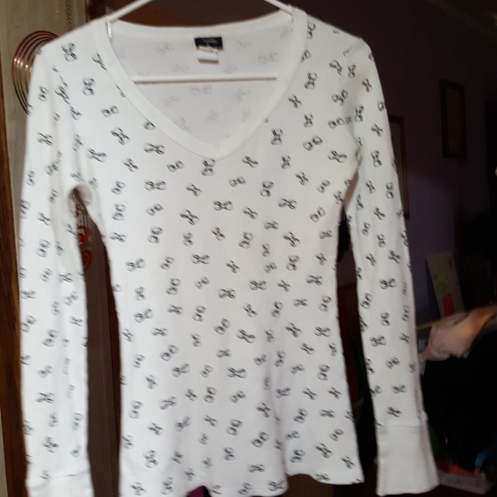 VANITY V NECK THERMAL/WAFFLE SHIRT MED
