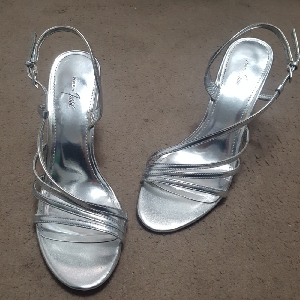 👋🏻 Silver Heels