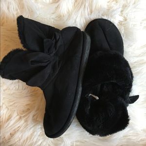Steve Madden: Black Bootie Slippers Indoor/Outdoor Steve Madden: Black Bootie Slippers Indoor/Outdoor
