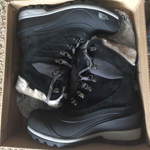 🆕THE NORTH FACE Women's Chilkat 400 Boot in Black