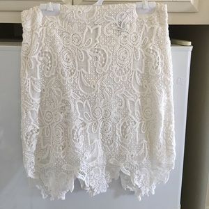 👗Forever 21 White Laced Skirt