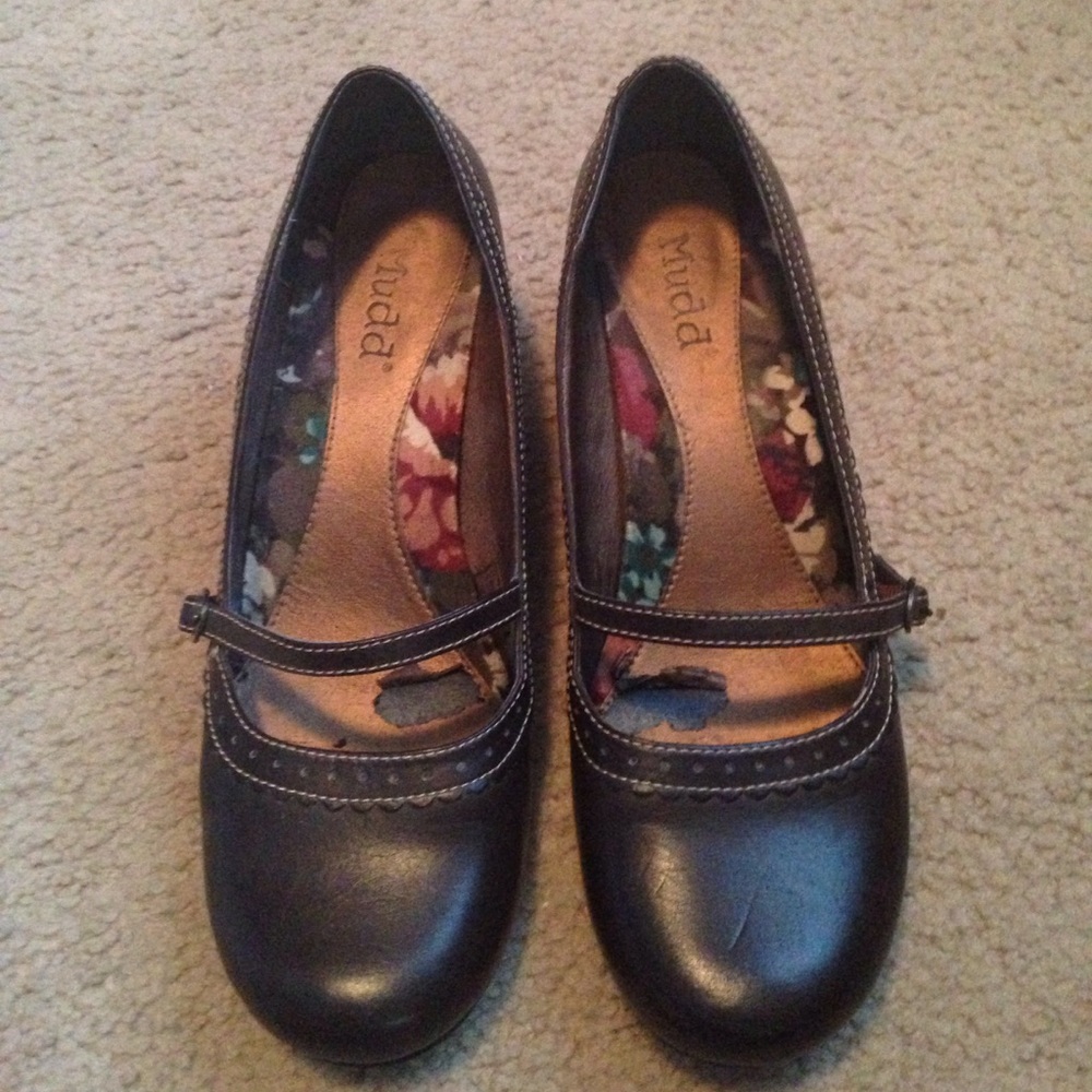 Mudd brand brown heels
