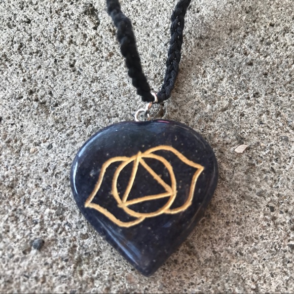 Third Eye Engraved Crystal PENDANT • - Picture 2 of 5