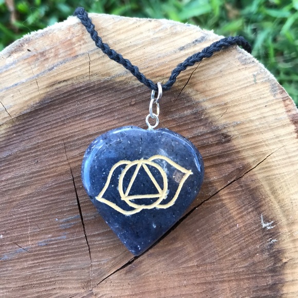 Third Eye Engraved Crystal PENDANT • - Picture 1 of 5