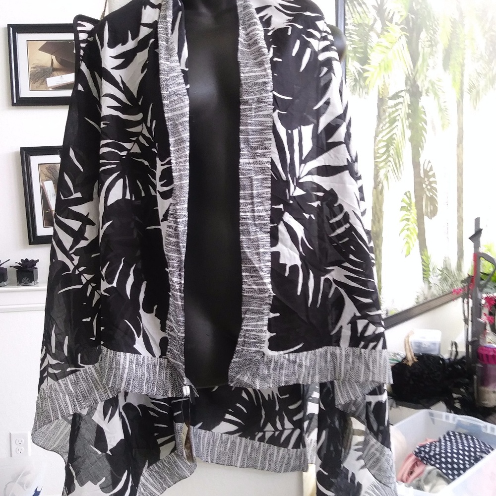 TALBOTS BLACK & WHITE PAREO PONCHO COCONUT TIE OS