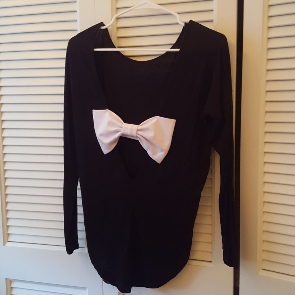 Long sleeve with bow in back