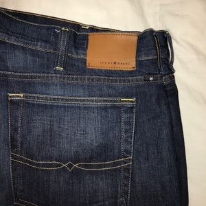 Men's Lucky Brand jeans. Size 48x32.