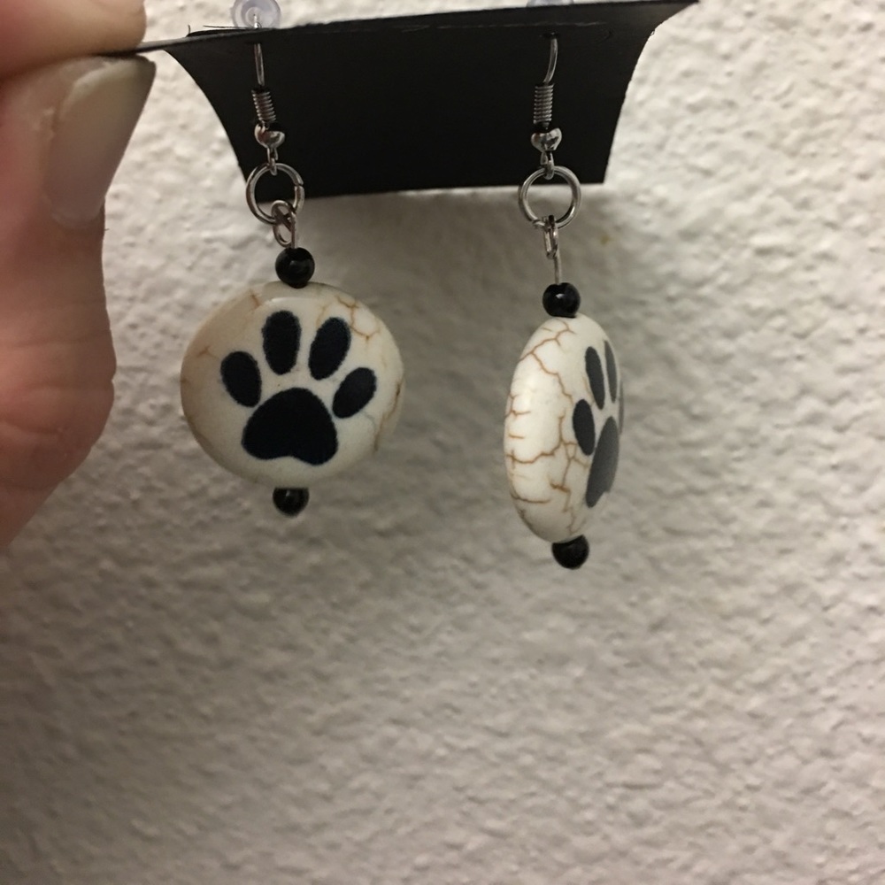 Paw Earrings - Picture 5 of 6