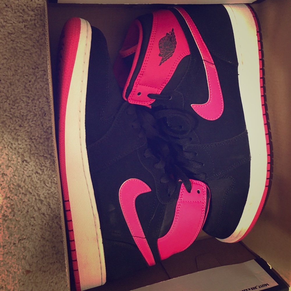 Air Jordan Youth size 8 black and pink