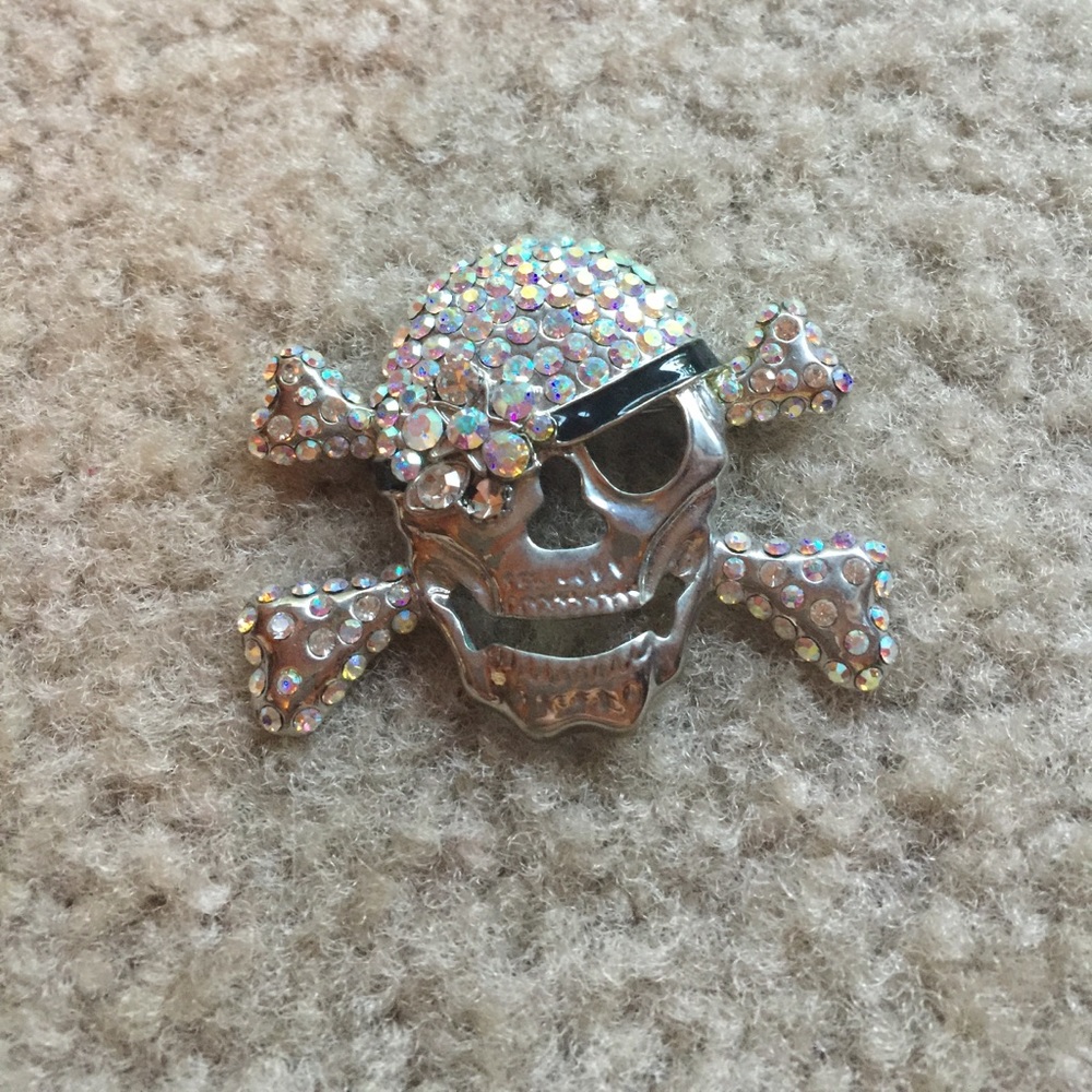 Jeweled brooch