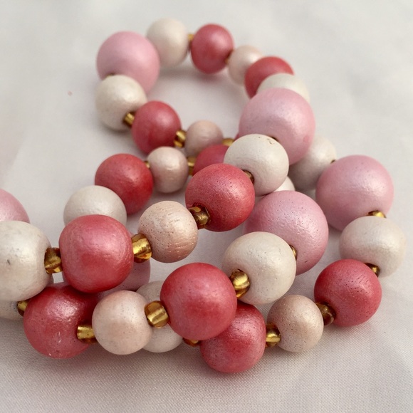 Handmade statement necklace, pink & white - Picture 5 of 5