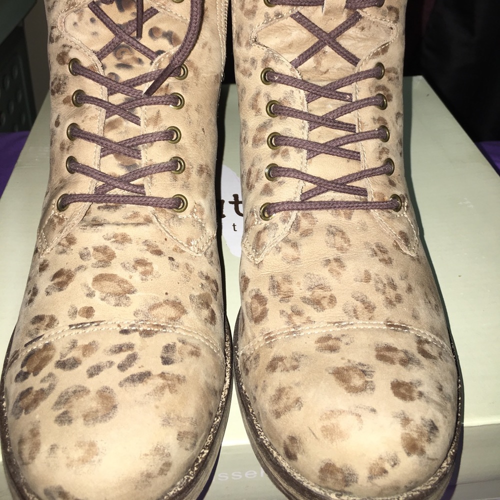 Genuine Leather Leopard Boots - Picture 5 of 8