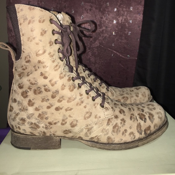 Genuine Leather Leopard Boots - Picture 2 of 8
