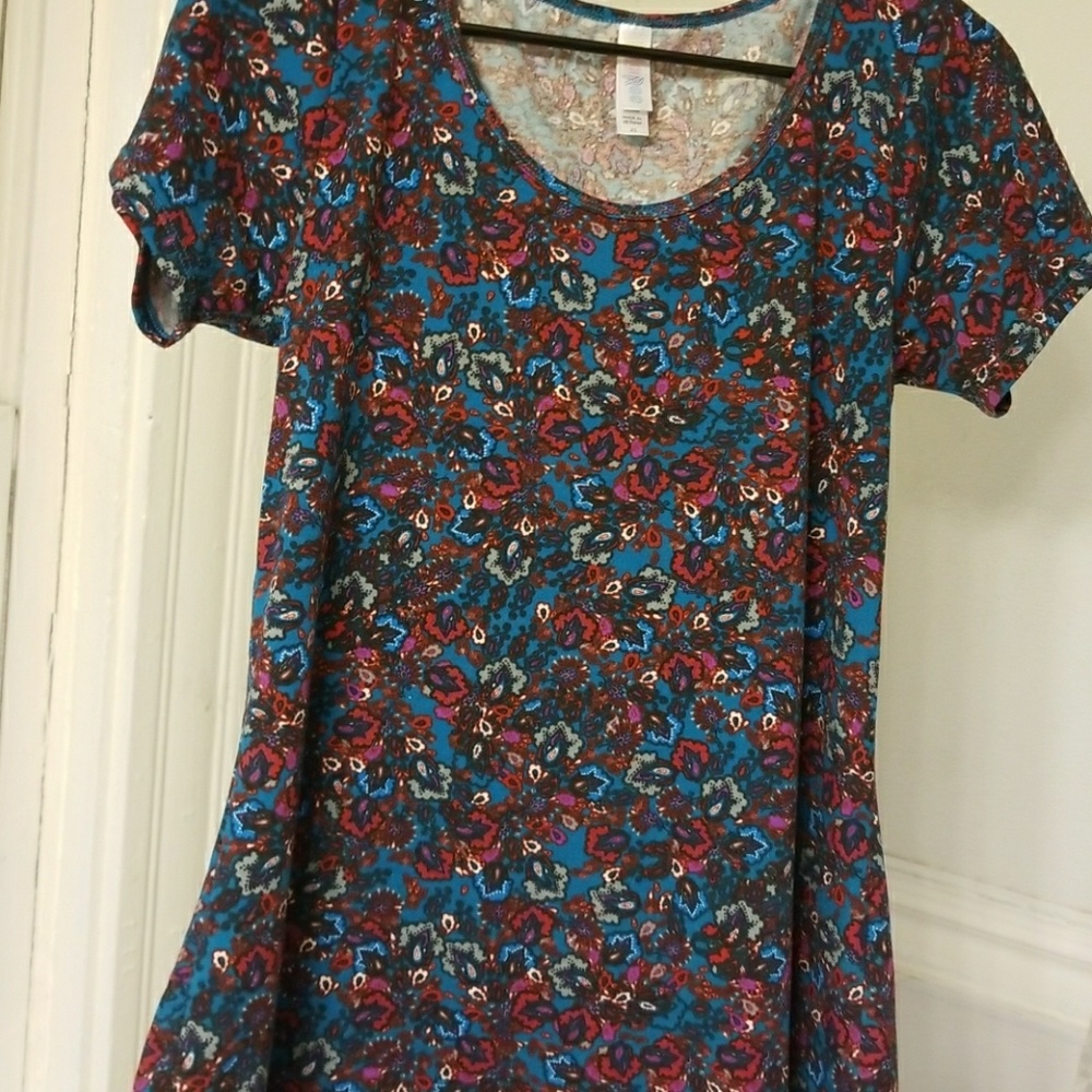 Xs lularoe classic t
