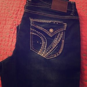Ariya jeans! Good condition just missing a button!