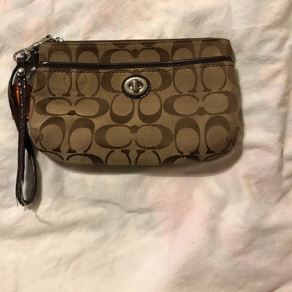 Coach Handbags - Coach wristlet