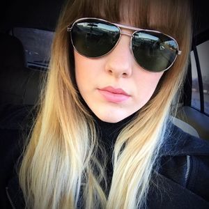 Meet your Posher, Laura