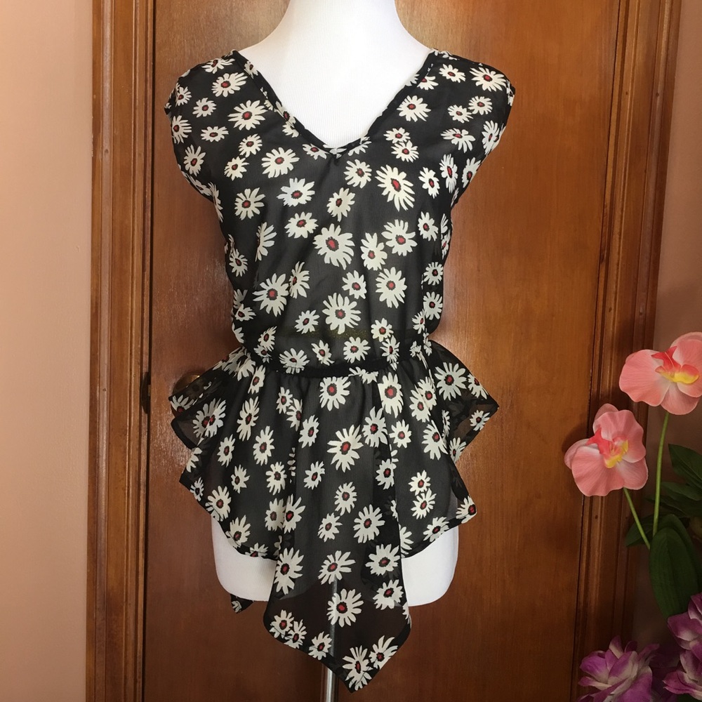 Fashion Web: Daisy floral top