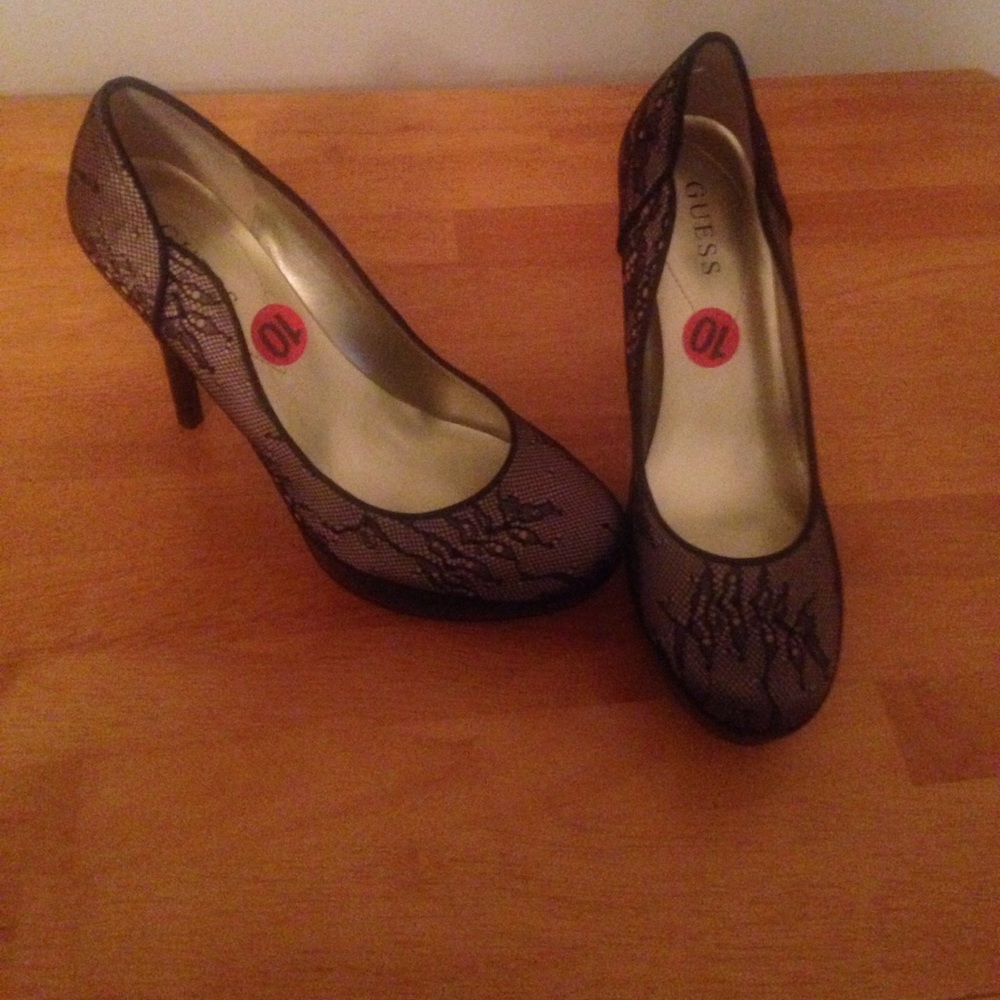 Size 10 Guess heels