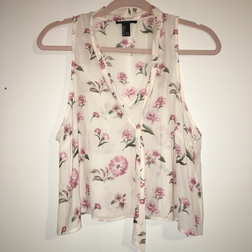 ⭐️Vaca Soon Sale⭐️ NWOT Forever21 Sheer Floral Blouse