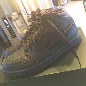 Air Jordan 1 Mid All Black