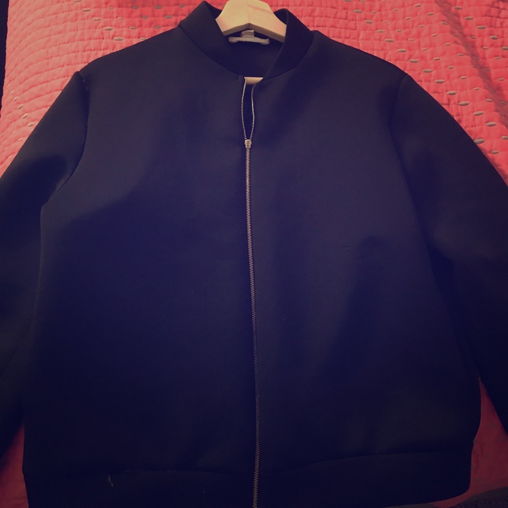 Black bomber jacket! Good condition!